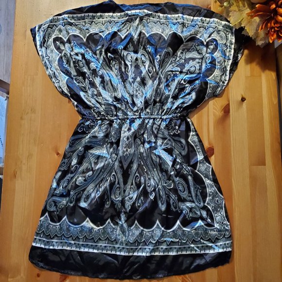 She's Cool - V-Neck Paisley Print Short Dolman Sleeve Blouse -  Black - Picture 2 of 6